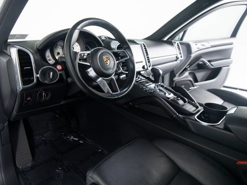 Certified 2017 Porsche Cayenne AWD/4WD image 17