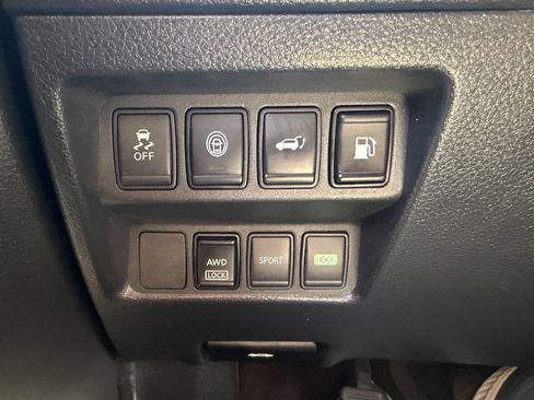 Used 2020 Nissan Rogue SV AWD/4WD image 32