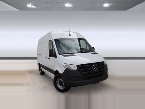 Used 2025 Mercedes-Benz Sprinter 2500 image 21