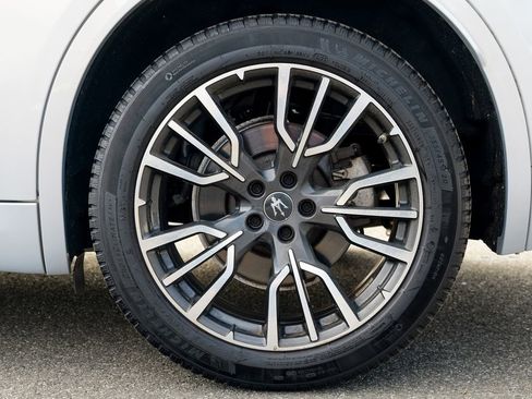 Certified 2023 Maserati Grecale GT image 14