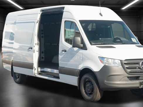 Used 2025 Mercedes-Benz Sprinter 2500 image 8