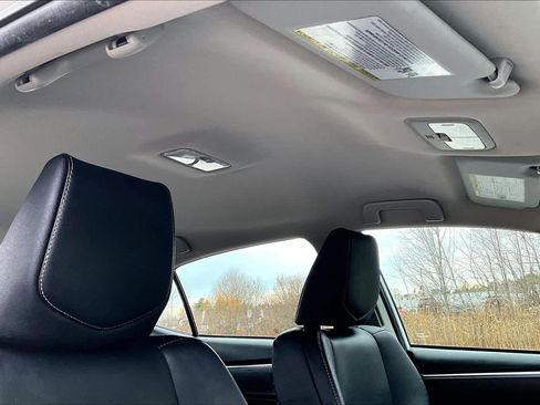 Used 2015 Toyota Corolla S image 13