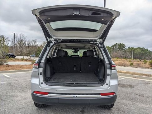 Used 2022 Jeep Grand Cherokee Limited image 44