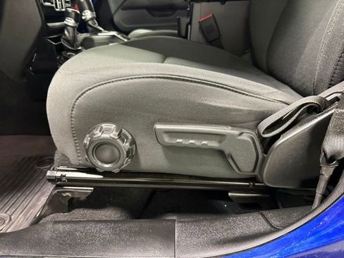 Used 2018 Jeep Wrangler Unlimited Sahara w/ Safety Group AWD/4WD image 13