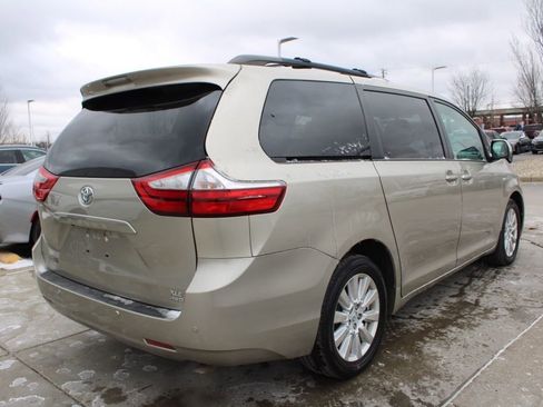 Used 2017 Toyota Sienna XLE Premium image 7