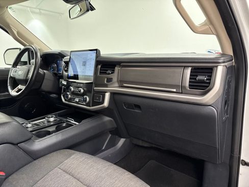 Used 2022 Ford Expedition XLT AWD/4WD image 38