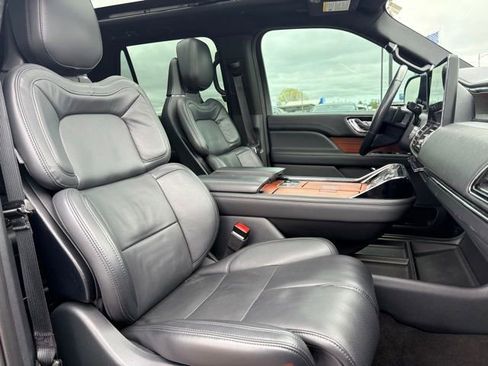 Used 2024 Lincoln Navigator Reserve AWD/4WD image 9