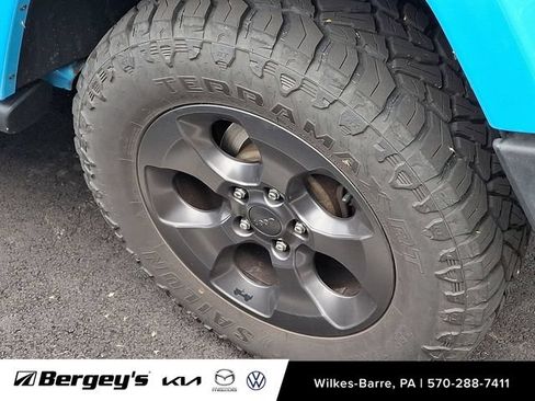 Used 2017 Jeep Wrangler Unlimited Sport AWD/4WD image 9