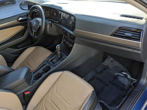 Used 2019 Volkswagen Jetta SEL Premium image 13
