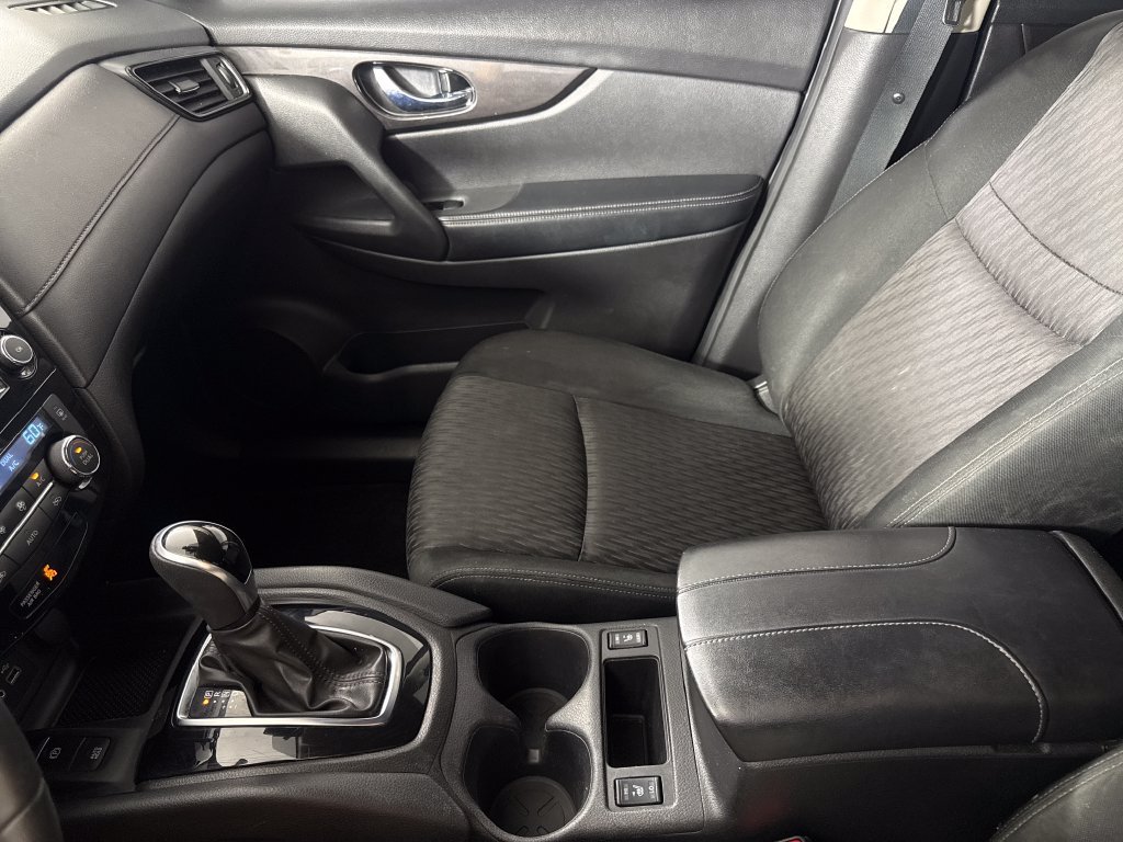 Used 2019 Nissan Rogue SV w/ Premium Package FWD image 20