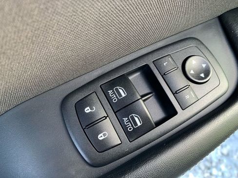 Used 2019 Dodge Challenger SXT image 15