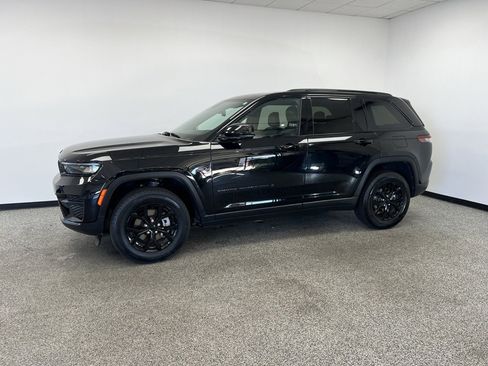 Used 2024 Jeep Grand Cherokee Altitude image 20