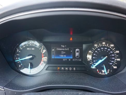 Used 2017 Ford Fusion SE FWD image 6