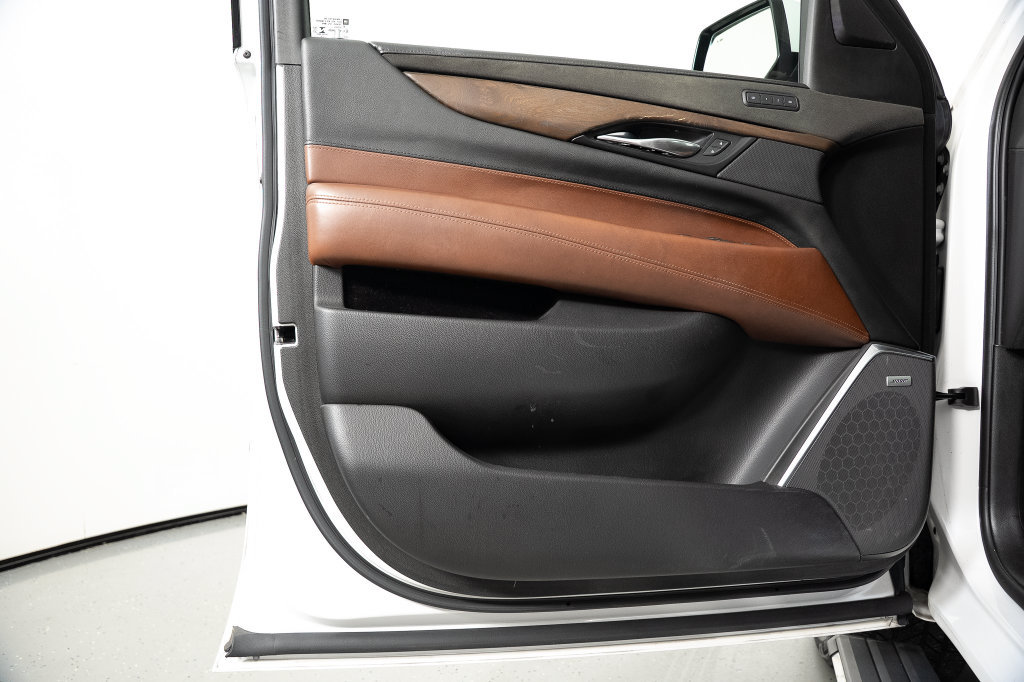 Used 2020 Cadillac Escalade Premium Luxury RWD image 33