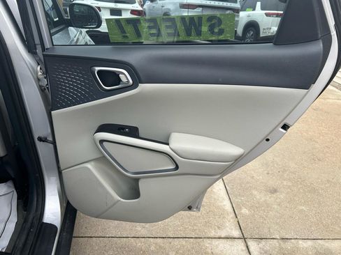 Used 2020 Kia Soul S image 15