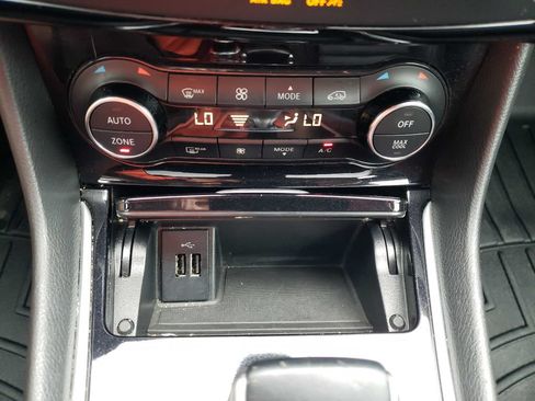 Used 2018 INFINITI QX30 Premium w/ Technology Package AWD/4WD image 20