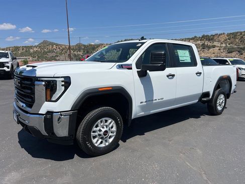 New 2025 GMC Sierra 2500 Pro AWD/4WD image 3
