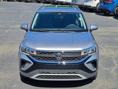 Certified 2023 Volkswagen Taos SE w/ Panoramic Sunroof Package AWD/4WD image 10
