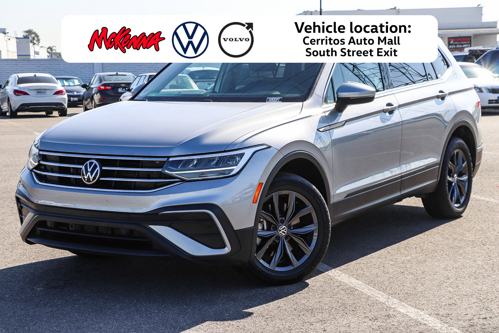 Used 2023 Volkswagen Tiguan SE FWD image 1
