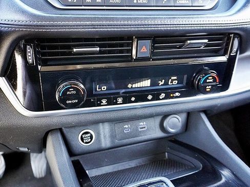 Used 2021 Nissan Rogue SV image 28