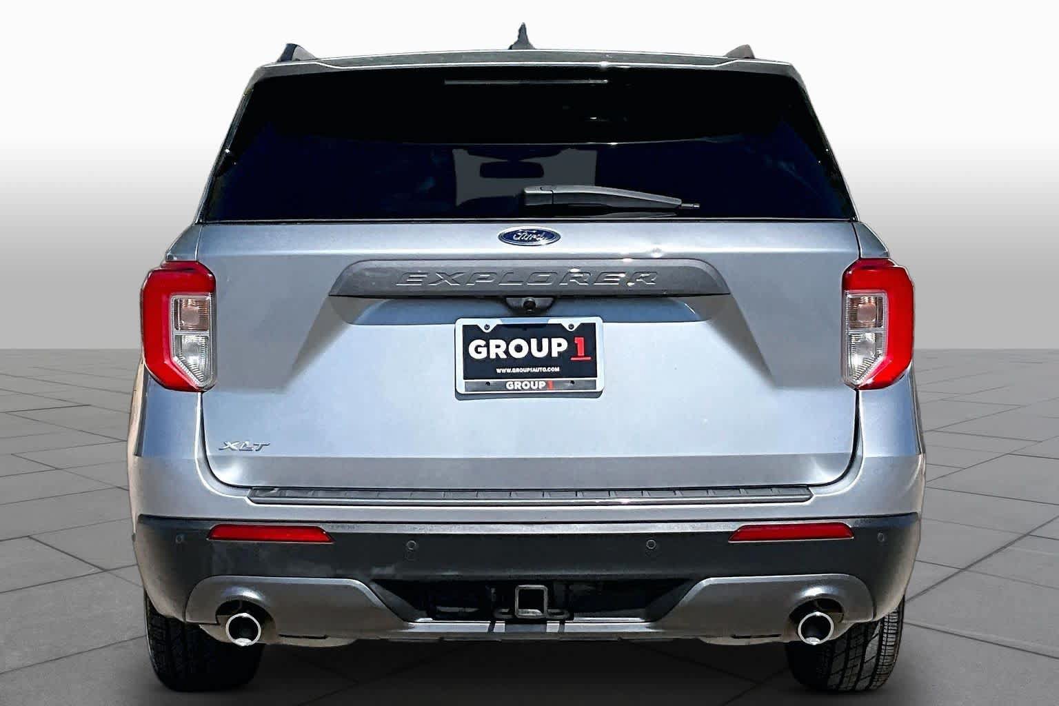 Used 2022 Ford Explorer XLT w/ Equipment Group 202A RWD image 5