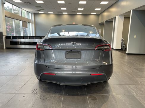 Used 2022 Tesla Model Y Long Range AWD/4WD image 5