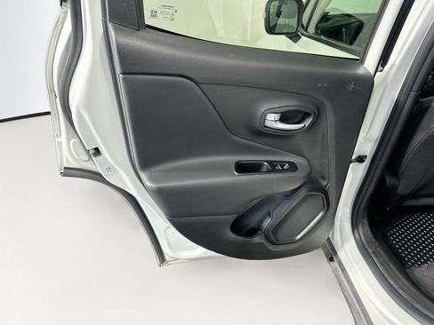 Used 2023 Jeep Renegade Latitude AWD/4WD image 27