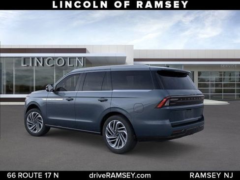New 2025 Lincoln Navigator Reserve AWD/4WD image 5