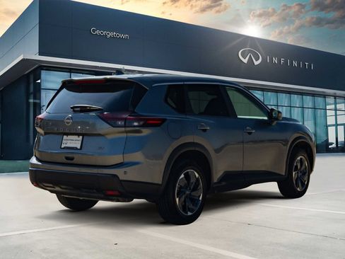 Used 2024 Nissan Rogue SV FWD image 5