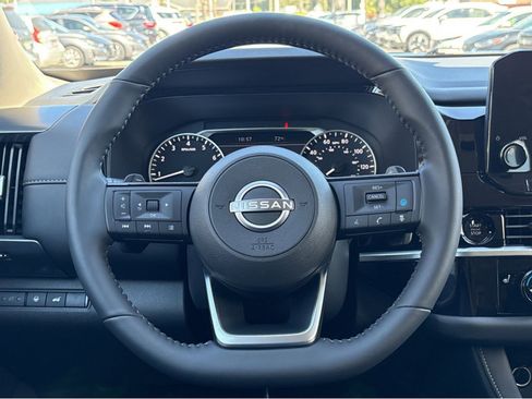 New 2026 Nissan Pathfinder SL image 12