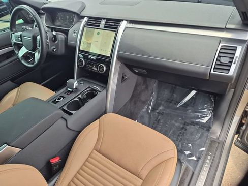 Used 2024 Land Rover Discovery Dynamic SE AWD/4WD image 20