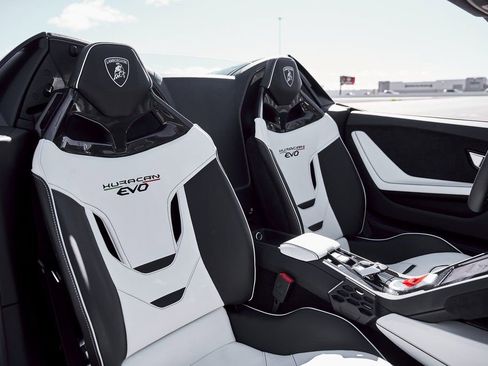 Used 2024 Lamborghini Huracan EVO image 44