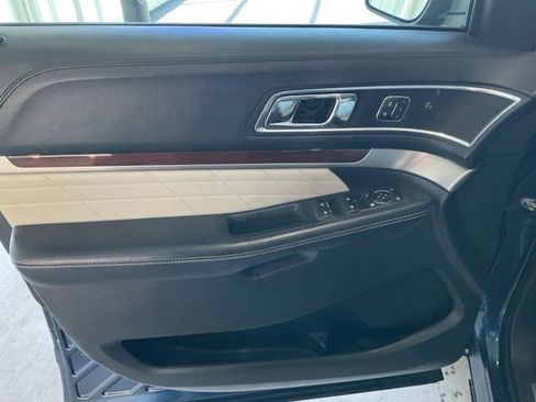 Used 2017 Ford Explorer Platinum image 5