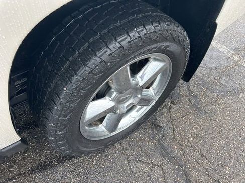 Used 2013 Chevrolet Avalanche LTZ AWD/4WD image 19