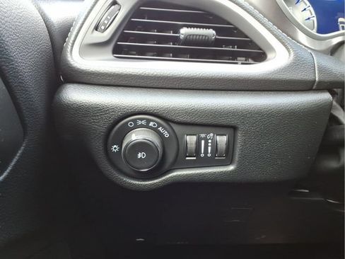 New 2026 Chrysler Pacifica Select FWD image 24