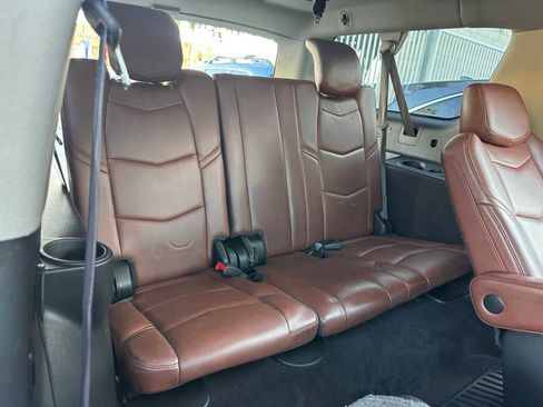 Used 2016 Cadillac Escalade ESV Premium image 11