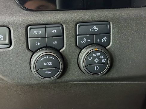 Used 2024 Chevrolet Silverado 1500 LT Trail Boss w/ Convenience Package II AWD/4WD image 11