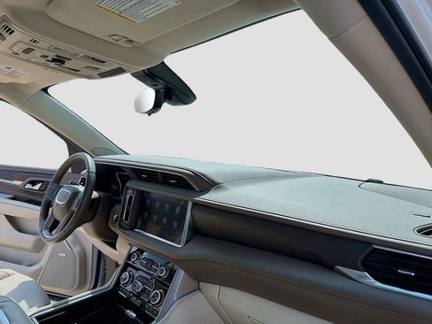 Used 2021 GMC Yukon XL Denali w/ Denali Premium Package image 24