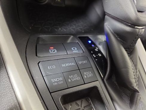 Used 2025 Toyota RAV4 XLE AWD/4WD image 26