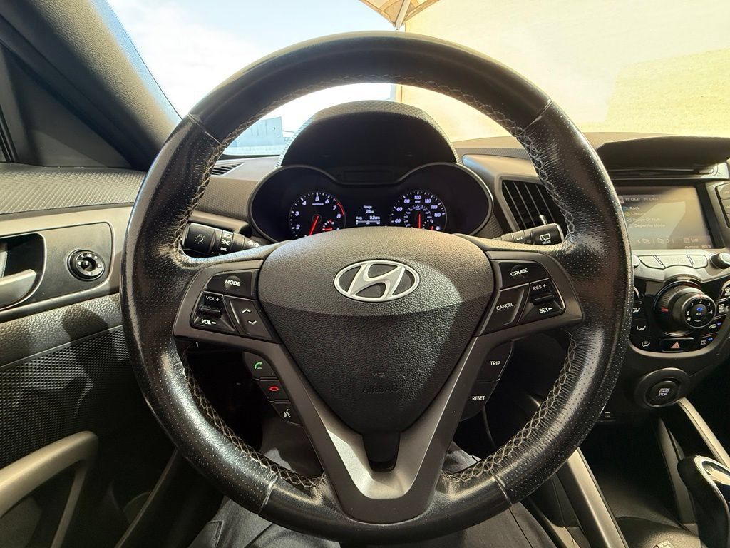 Used 2016 Hyundai Veloster Turbo FWD image 18