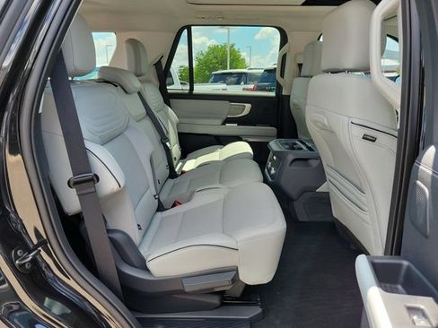 Certified 2025 Ford Expedition Platinum w/ Platinum Ultimate Package AWD/4WD image 23