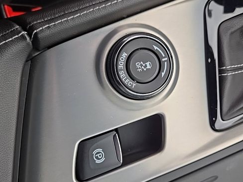 Used 2019 Chevrolet Corvette Stingray Coupe w/ Carbon Flash Badge Package image 38