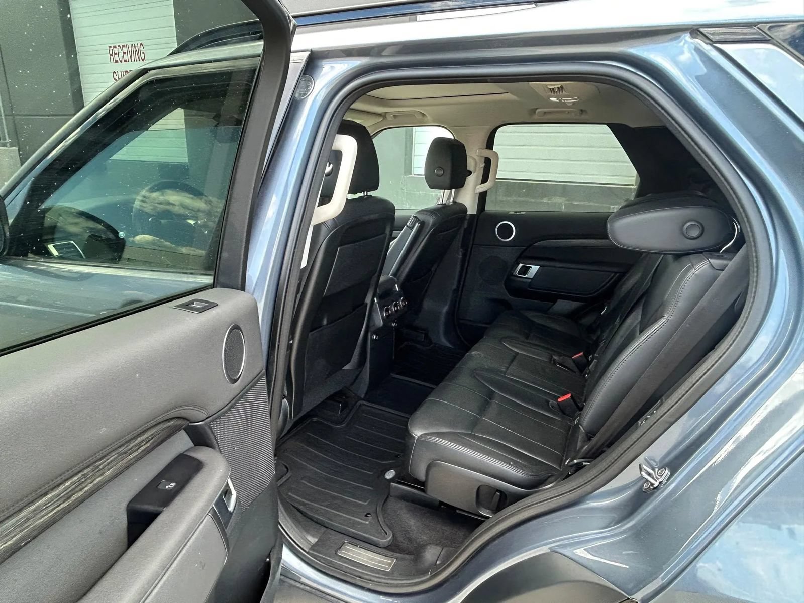 Used 2019 Land Rover Discovery HSE AWD/4WD image 10