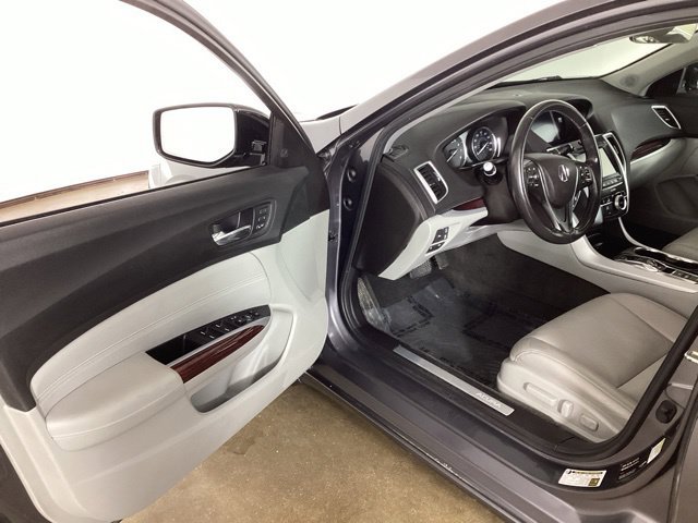 Used 2017 Acura TLX w/ Advance Package AWD/4WD image 9