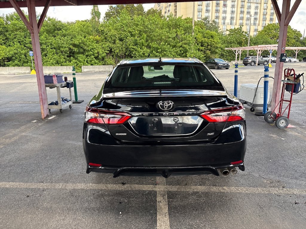 Used 2023 Toyota Camry SE FWD image 5
