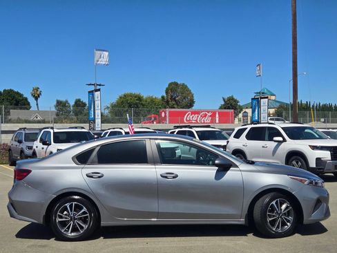Used 2023 Kia Forte LXS FWD image 8