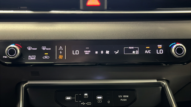 Used 2025 Kia Carnival SX FWD image 18