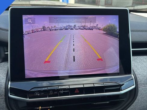 Used 2023 Jeep Compass Latitude image 39