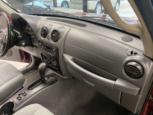 Used 2007 Jeep Liberty Sport image 11