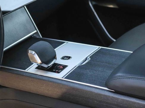 Used 2025 Land Rover Range Rover SE AWD/4WD image 19